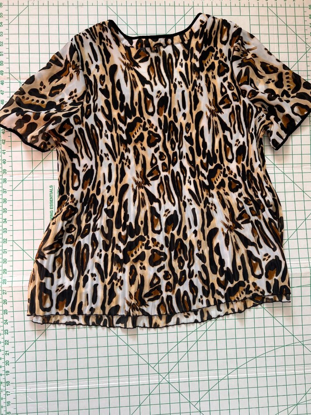 Essentials by Milano Leopard Print Pleated Sheer Blouse Square Neck 3X Plus - Picture 6 of 10